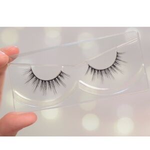 Lashaholic Eyelash Extensions